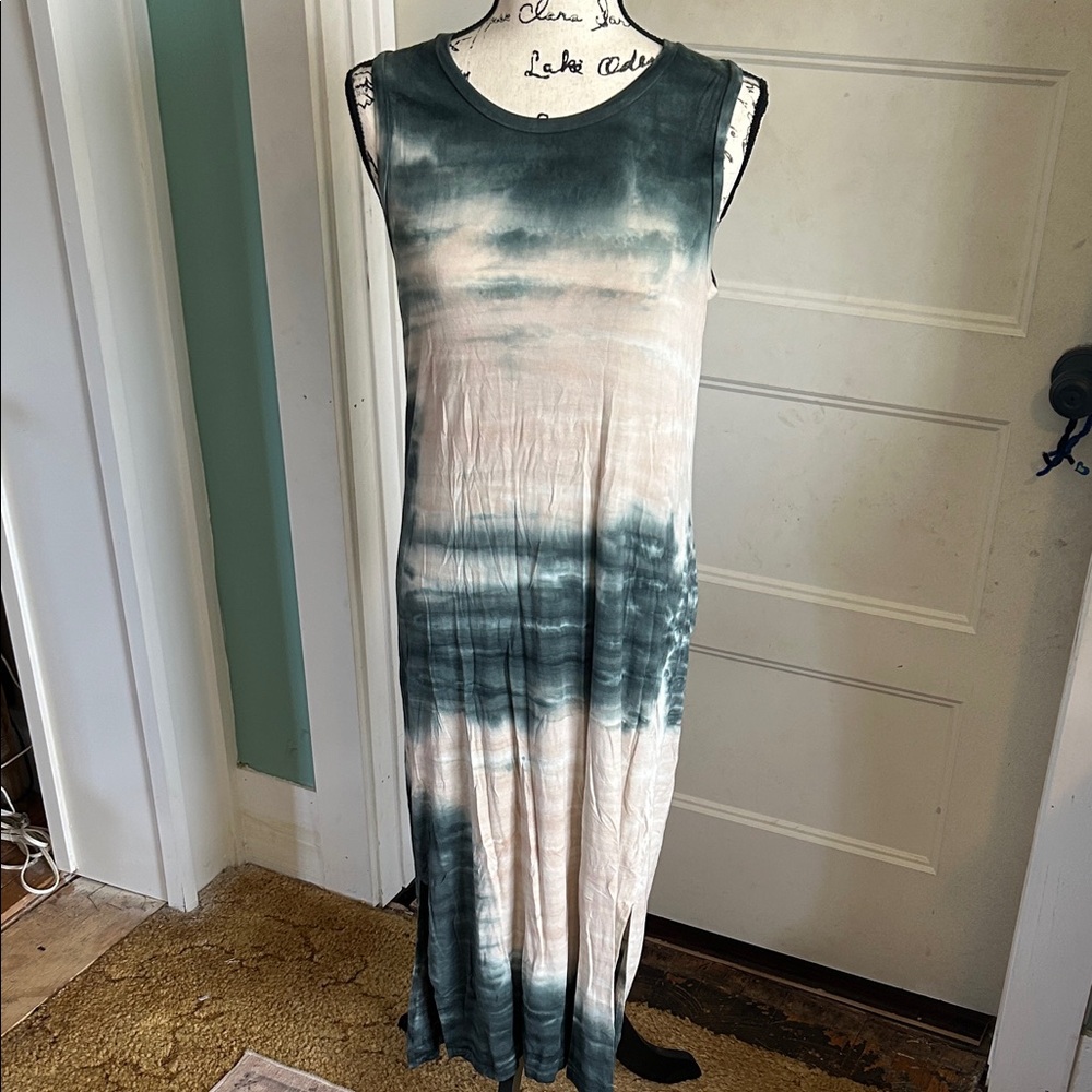 Mystree Sleeveless Tie-Dye Maxi Dress in Green and Cream